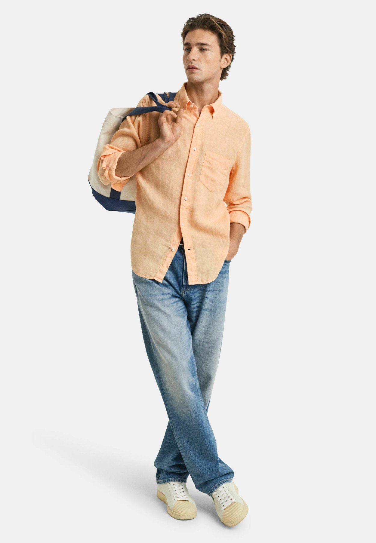 REGULAR FIT