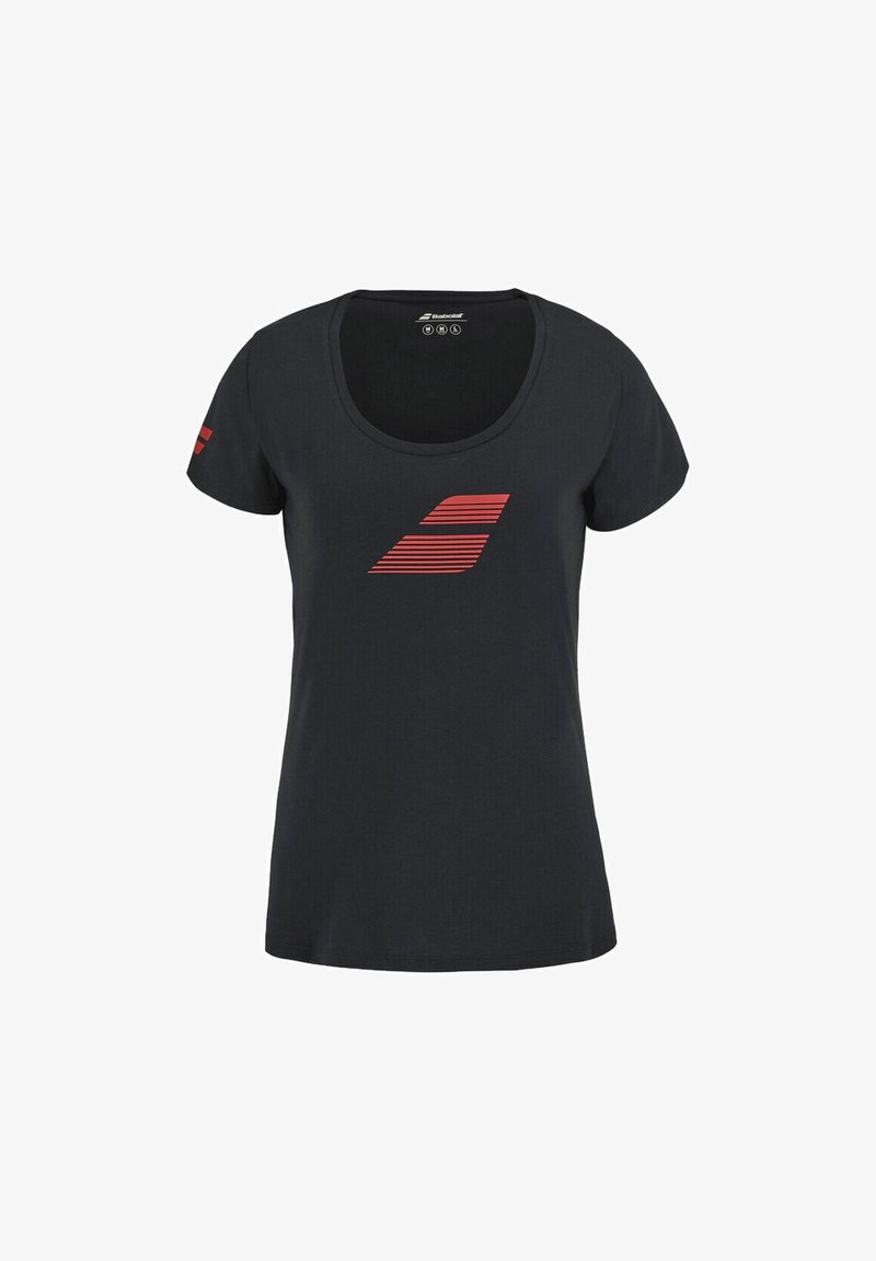 T-shirt nera a maniche corte con scollo a barca. Presenta un logo a righe orizzontali rosse sul petto e accenti rossi sulle maniche.