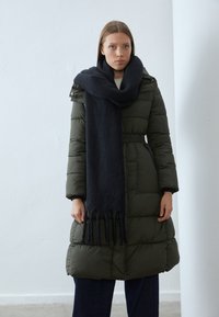 Unausgewählt, black