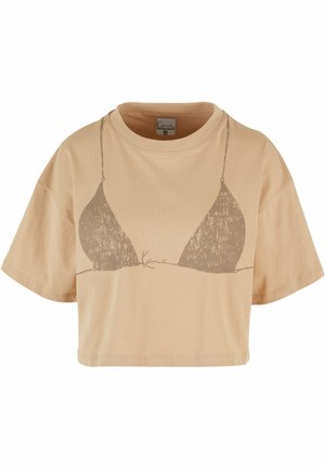 Avskåret, beige bomulls t-skjorte med et minimalistisk grafisk design av en bikini overdel i en mørkere nyanse. Korte ermer og rund hals.