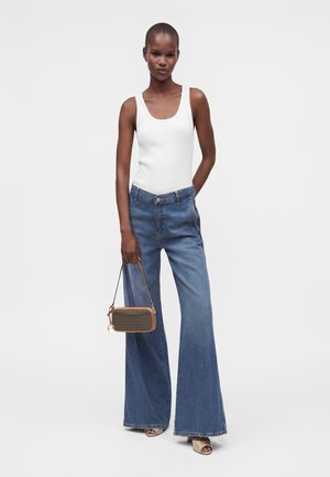 MICHAEL Michael Kors, MAY POUCHETTE - Τσάντα χειρός - brown/acorn