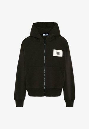 Zwarte hoodie met ritssluiting, voorzakken, geribde boorden en zoom, een capuchon, en een klein wit vierkant logo op de linkerborst.