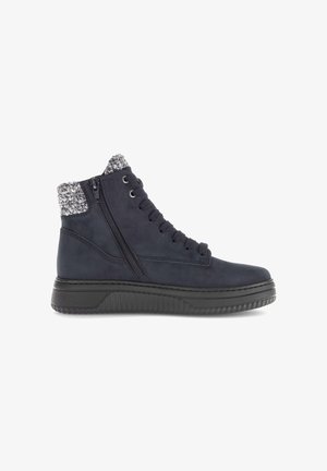 Marineblau ankle boots mit strukturiertem grauem Strickbund, seitlichem Reißverschluss, vorderen Schnürsenkeln und gummierter Sohle mit geriffeltem Muster.