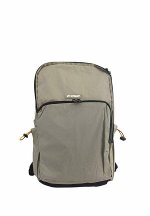 Zaino K-Way beige con tasca frontale con zip, coulisse laterali regolabili e base nera, mostrato su sfondo bianco.