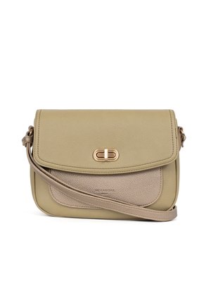 Borsa crossbody in pelle verde e beige con una forma strutturata, hardware in tonalità oro e una patta frontale con un dettaglio a chiusura.