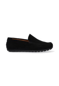 Sorte ruskind mokkasin sko med en glat overflade, slip-on design og en kontrasterende gummisål med et mønster. Ingen snørebånd eller dekorationer.