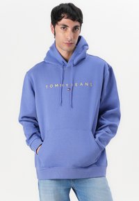 Tommy Jeans LINEAR LOGO HOODIE - Sweatshirt - soft sapphire