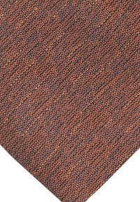 Bruine en oranje geweven stropdas met een gestructureerd oppervlak, met een diagonaal gestreept patroon en een spitse punt.