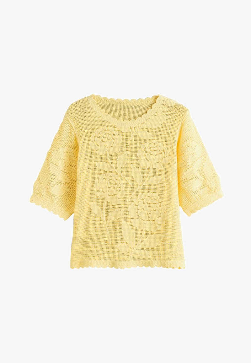 Haut à manches courtes tricoté jaune avec motifs floraux, col et ourlet festonnés, et un design ample à maille ouverte.
