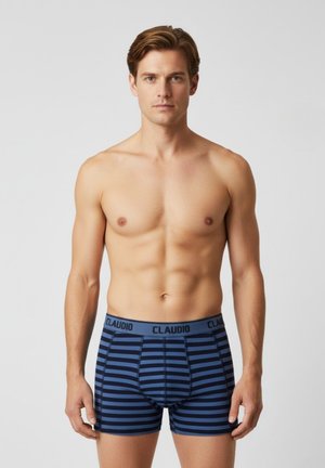 Marineblå stribede boxershorts med en sort "CLAUDIO" elastik. Blødt stof, tætsiddende design, længde til midt på låret og elastisk talje.