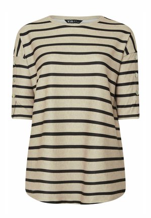 Camicia beige a maniche corte con righe orizzontali nere e tre bottoni su ogni manica, scollo tondo, vestibilità casual.