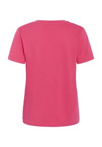 T-shirt à manches courtes en tissu rose vif, avec un col rond et une coupe décontractée. Texture lisse, sans motifs ni accents visibles.