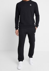 adidas Originals Träningsbyxor - black