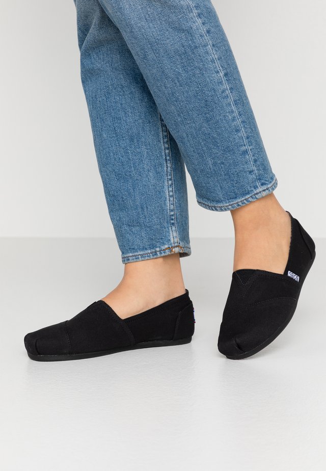 BOBS PLUSH - Instappers - black