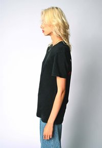 Mira Paris BRUTAL BACK VINTAGE - T-shirt print - black denim