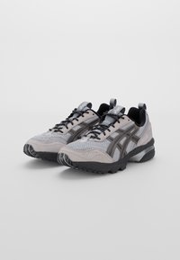ASICS SportStyle Sneakers - grey
