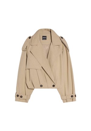 Beige cropped trenchcoat med dobbeltradet design, brede revers, skulderstropper og knapmanchetter. Glat stoftekstur.