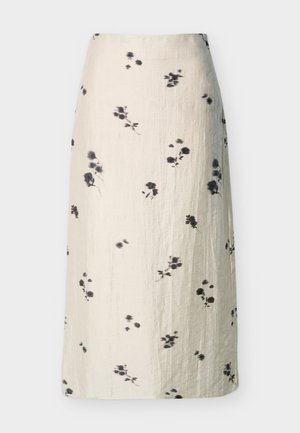 Jupe midi couleur crème avec imprimé floral noir et tissu subtilement texturé, coupe droite, sans fermetures ou poches visibles.