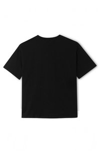 Tricou din bumbac negru cu mâneci scurte, guler rotund și o croială lejeră. Spatele este simplu, fără grafica sau embellishments.