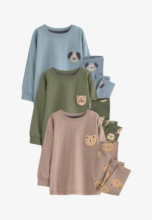 Drei langärmelige Kinder-Pyjama-Sets in Blau, Grün und Beige, jeweils mit passenden Tiergesicht-Applikationen und gemusterten Hosen.