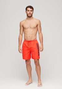 Superdry & Co GRAPHIC - Bañador corto - cherry tomato red