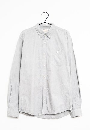 Lichtgrijze blouse met lange mouwen en knopen, met een kraag, een linkse borstzak en een subtiele stofstructuur in een relaxte pasvorm.