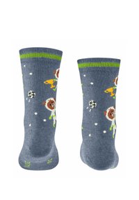 Graue Socken mit grünen Streifen oben, auf denen Cartoon-Tiere in Raumanzügen mit einem Fußball vor einem sternenklaren Hintergrund spielen.