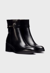 WONDERS Tronchetti - black
