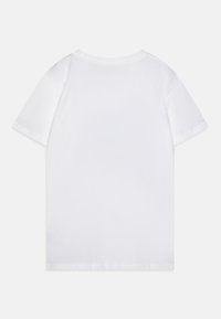 Bílá krátká rukávová trička vyrobená z hladké bavlněné tkaniny, s klasickým kulatým výstřihem a čistým, minimalistickým designem.