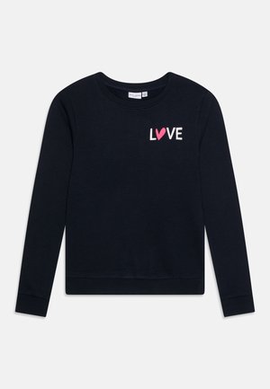Sweat-shirt noir à manches longues avec le mot "LOVE" imprimé sur la poitrine, où un cœur rose remplace la lettre "O".
