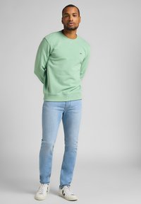 Lee PATCH CREW SWS - Camisola - mid visual cody