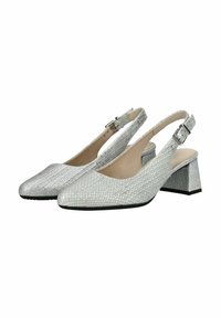 Stříbrné slingback boty s texturovaným povrchem, špičatou špičkou a středním blokovým podpatkem. Nastavitelný detail s přezkou na pásku kolem kotníku.