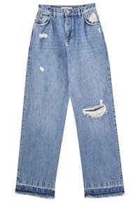 Jean large taille haute bleu clair avec plusieurs déchirures et ourlets effilochés, doté d'une fermeture avant à boutons et fermeture éclair.