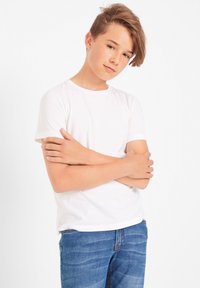 bonprix 3ER PACK MIT RUNDHALSAUSSCHNITT - T-shirt basic - weiß