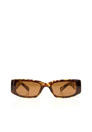 Lunettes de soleil rectangulaires avec verres teintés marron et montures à motif écaille, présentées sur fond blanc.