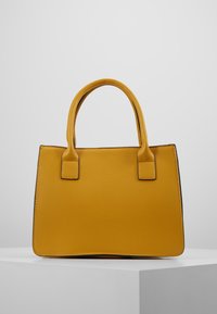 Borsa a tracolla gialla in pelle con forma rettangolare strutturata, due manici superiori e una superficie liscia. Presenta cuciture a contrasto lungo i bordi.