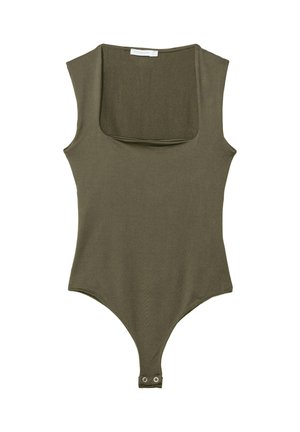 Bezrukávový olivovo zelený overal s hranatým výstrihom a zapínaním na patentné gombíky v rozkroku, rozložený na bielom pozadí.