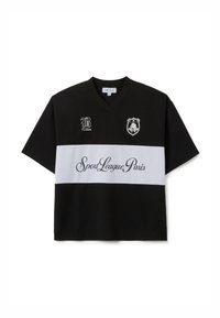 Jersey de fútbol de manga corta negro con banda horizontal blanca que presenta el texto "Sport League Paris". Logotipo bordado en el pecho. Diseño de cuello en V.
