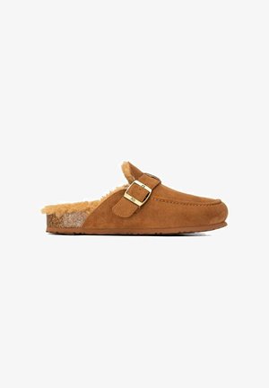 XTI, ZUECO DE MUJER PLANO - Sandalias planas - camel