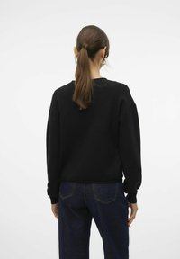 Vero Moda ROLL V-NECK - Adīta jaka - black