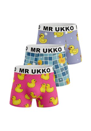 Trois paires de boxers pour hommes avec des motifs de canards en caoutchouc sur fonds rose, bleu carrelage et lavande, avec ceintures de marque MR UKKO.