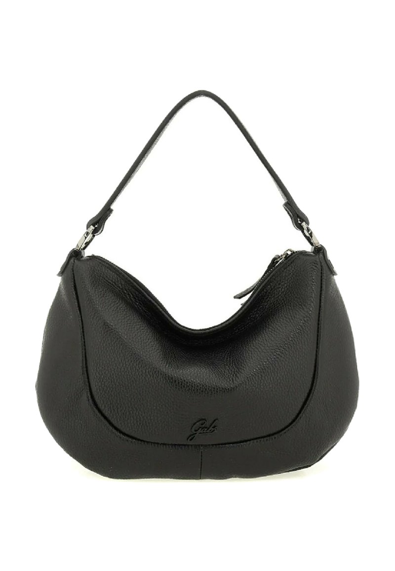Borsa a spalla in pelle nera con forma curvata, finitura testurizzata, chiusura con zip superiore e manico corto. Presenta un logo discreto sul davanti.