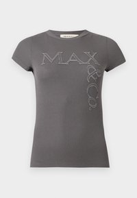 Σκούρο γκρι κοντομάνικη μπλούζα με ριγέ ύφανση και το λογότυπο "MAX & CO." κεντημένο στο στήθος και κατακόρυφα στη δεξιά πλευρά.