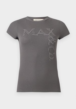 Σκούρο γκρι κοντομάνικη μπλούζα με ριγέ ύφανση και το λογότυπο "MAX & CO." κεντημένο στο στήθος και κατακόρυφα στη δεξιά πλευρά.