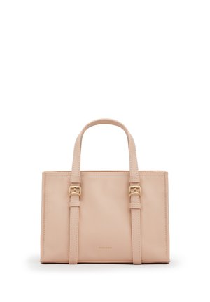 Piccola borsa rettangolare rosa blush con doppi manici superiori e dettagli a fibbia color oro su sfondo bianco.