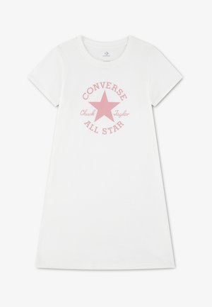 Biała sukienka z krótkim rękawem z różowym logo Converse All Star i grafiką gwiazdy umieszczoną na środku klatki piersiowej.