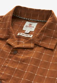 Next TEXTURED CHECK SHORT SLEEVE  WITH CUBAN COLLAR  - REGULAR FIT - Chemise - brown