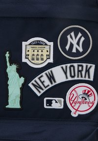 New Era MLB NEW YORK YANKEES PATCH DELAWARE PACK - Mochila - navy