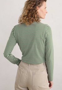 Seasalt Cornwall LANDING - Pitkähihainen paita - green pellitras evergreen hessian