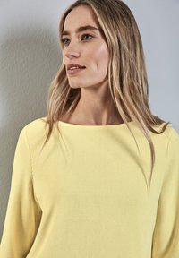 Street One MIT U-BOOT-AUSSCHNITT - Strickpullover - gelb